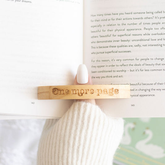 Suport de Pagina pentru Deget – Book Worm