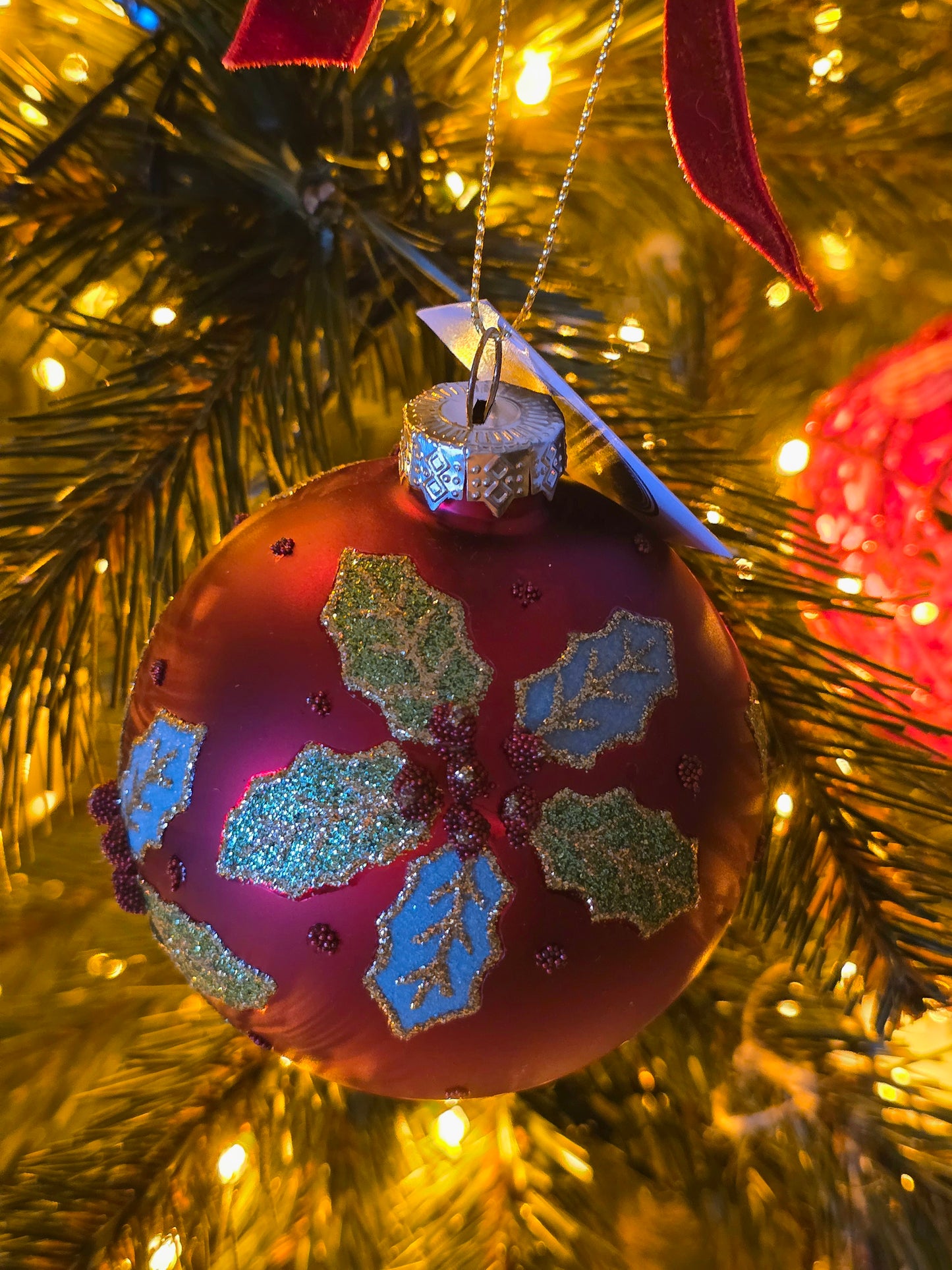 Glob roșu - Holly Plant Design